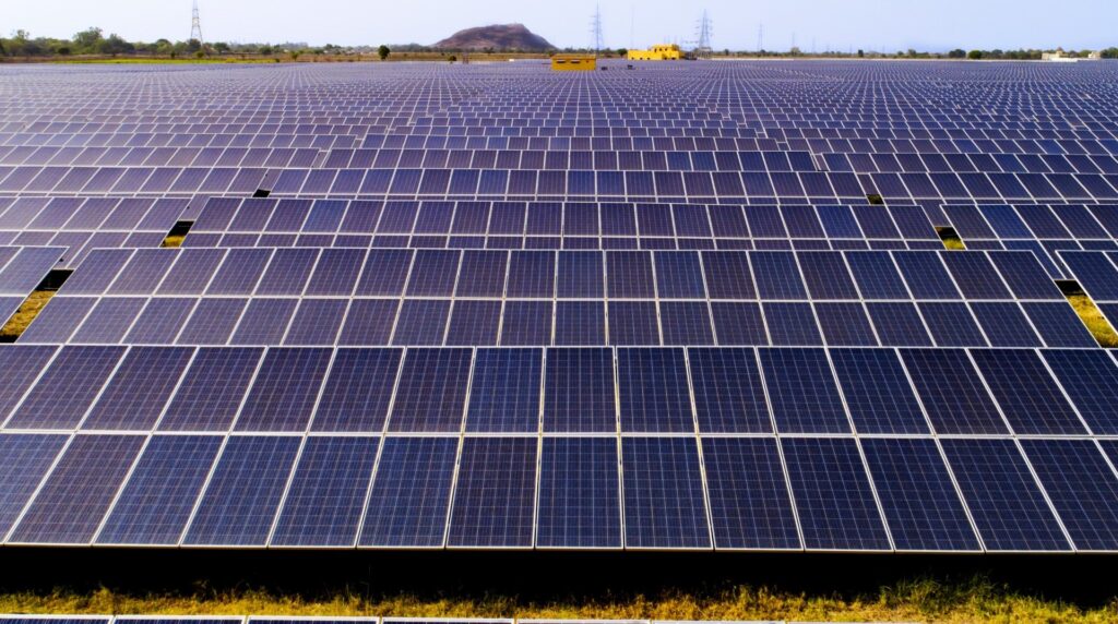 India installed 18 GW solar in first half of 2025, says Mercom report ...
